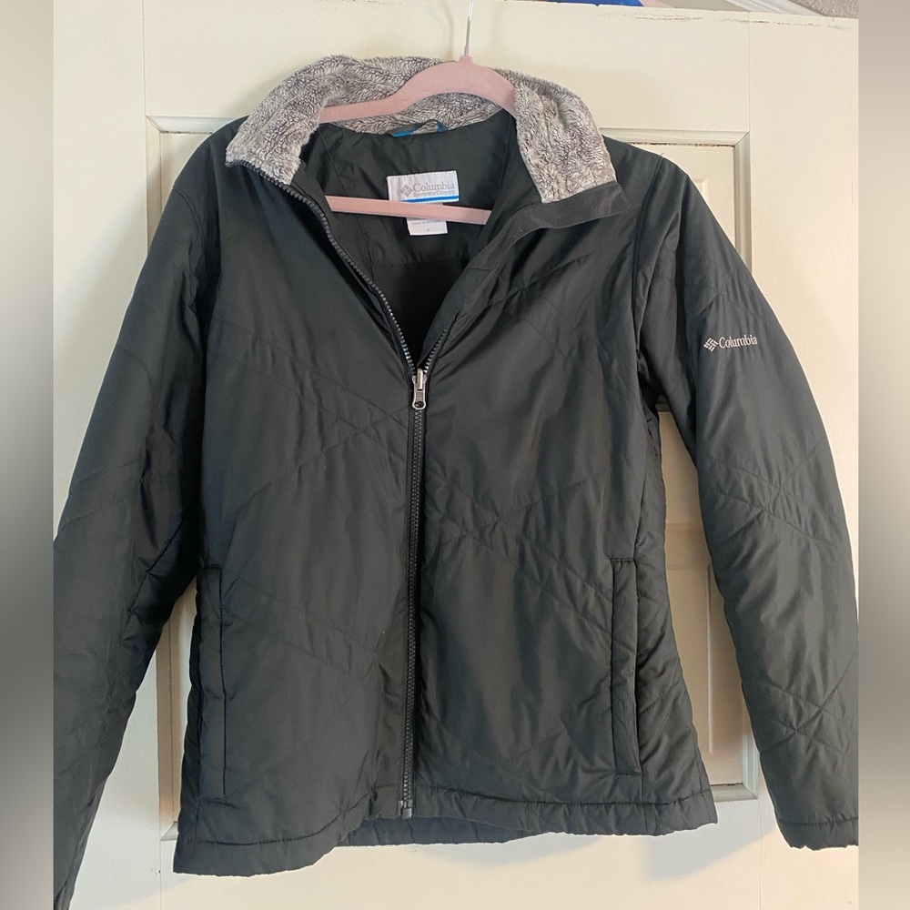 Columbia light jacket with fur collar. Size small.